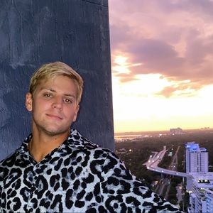 Meet your Posher, Brady